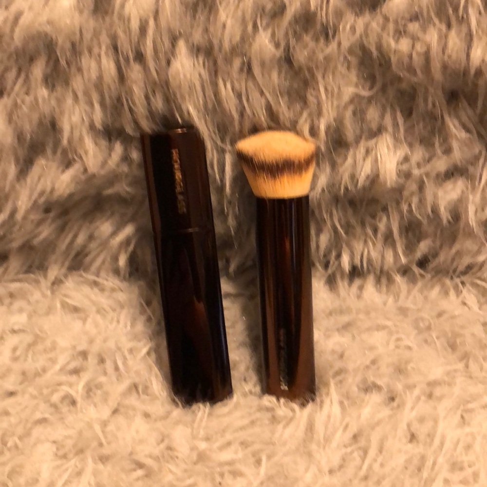 Hourglass vanish stick foundation in Shell & brush